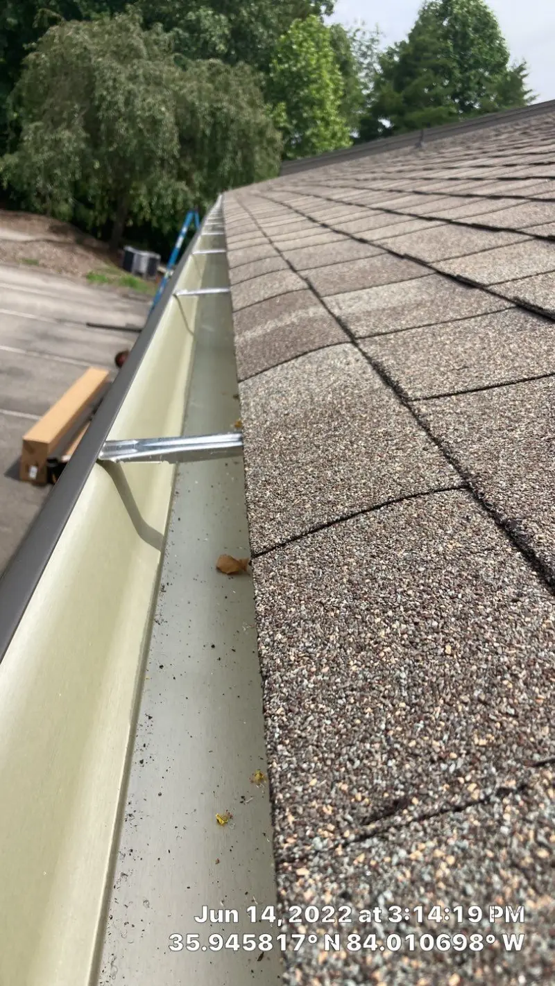 Seamless gutter & guard install